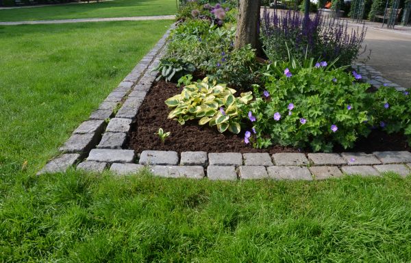 Flower Bed Mulching in Estero